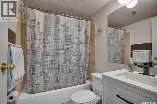 902 405 5Th Avenue, Saskatoon, SK - Indoor Photo Showing Bathroom