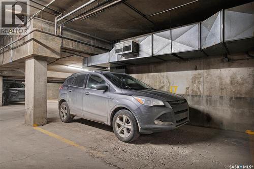 902 405 5Th Avenue, Saskatoon, SK - Indoor Photo Showing Garage