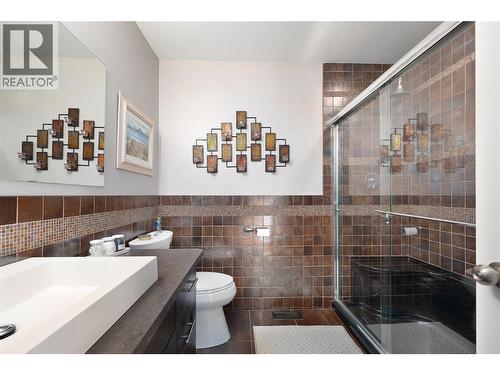 Main bath - 4537 Lansdowne Road, Armstrong, BC - Indoor Photo Showing Bathroom