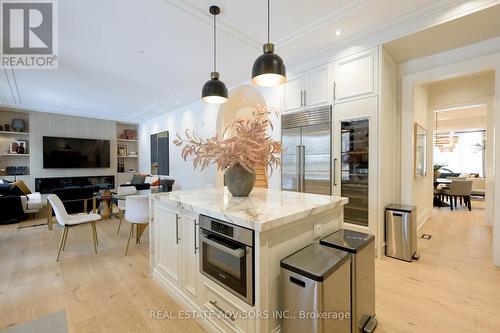 20 Arrowstook Road, Toronto, ON - Indoor Photo Showing Kitchen With Upgraded Kitchen