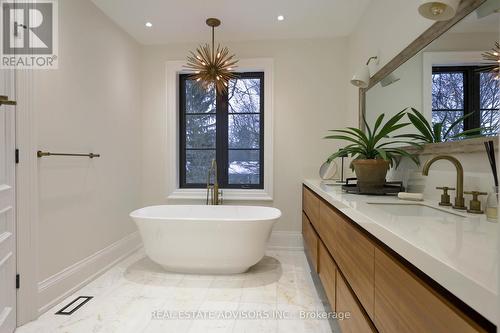 20 Arrowstook Road, Toronto, ON - Indoor Photo Showing Bathroom