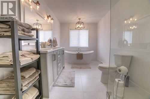 35 Donegal Run, St. John’S, NL - Indoor Photo Showing Bathroom