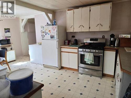 5287 Mcguffie Ave, Powell River, BC - Indoor Photo Showing Kitchen