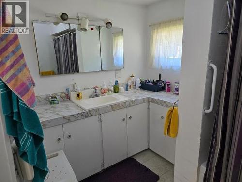 5287 Mcguffie Ave, Powell River, BC - Indoor Photo Showing Bathroom