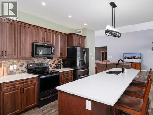 348 Dusty Trail, Whitehorse North, YT - Indoor Photo Showing Kitchen