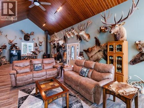 348 Dusty Trail, Whitehorse North, YT - Indoor Photo Showing Living Room