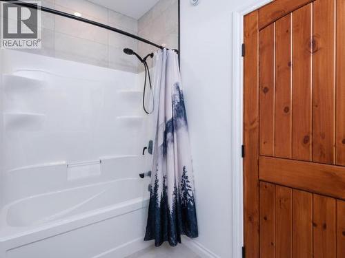348 Dusty Trail, Whitehorse North, YT - Indoor Photo Showing Bathroom