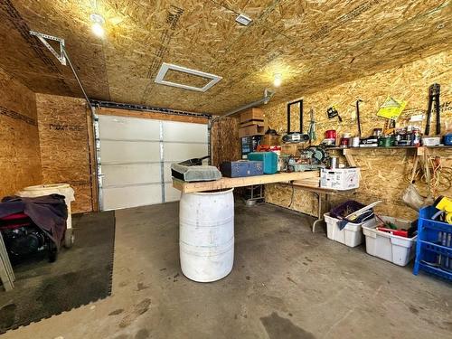 77 Prospect Ave, Thunder Bay, ON - Indoor Photo Showing Garage