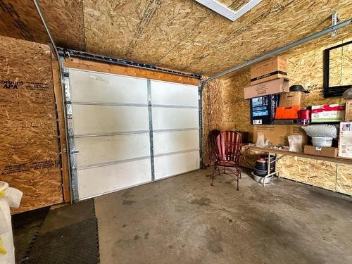 77 Prospect Ave, Thunder Bay, ON - Indoor Photo Showing Garage