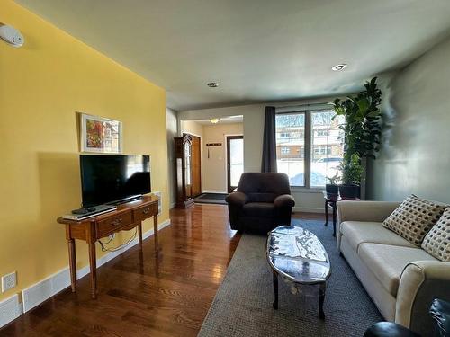 77 Prospect Ave, Thunder Bay, ON - Indoor Photo Showing Living Room
