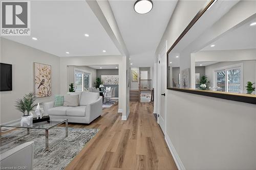 315 Morrison Drive, Caledonia, ON - Indoor Photo Showing Living Room