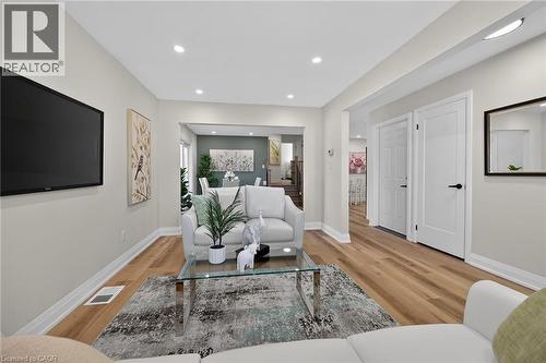 315 Morrison Drive, Caledonia, ON - Indoor Photo Showing Living Room