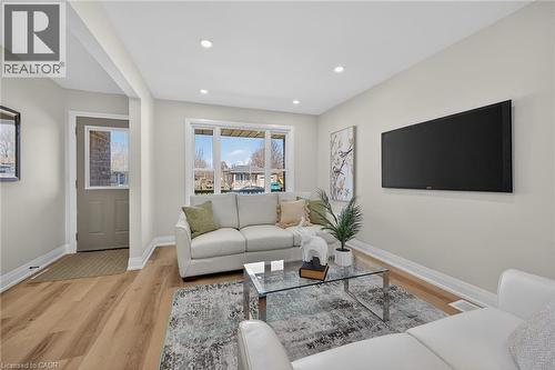 315 Morrison Drive, Caledonia, ON - Indoor Photo Showing Living Room