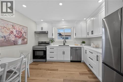 315 Morrison Drive, Caledonia, ON - Indoor Photo Showing Kitchen With Stainless Steel Kitchen With Upgraded Kitchen