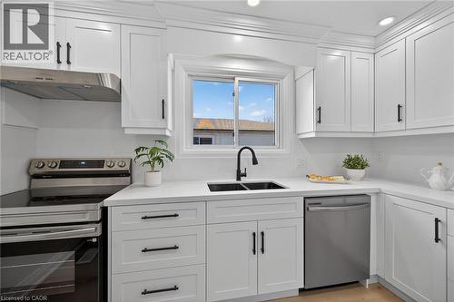 315 Morrison Drive, Caledonia, ON - Indoor Photo Showing Kitchen With Stainless Steel Kitchen With Double Sink With Upgraded Kitchen