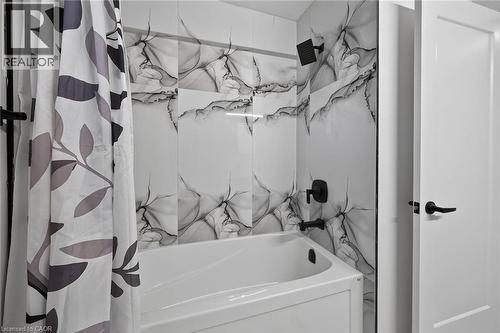 315 Morrison Drive, Caledonia, ON - Indoor Photo Showing Bathroom