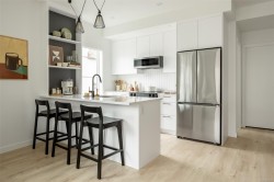 311-1075 Tillicum Rd Esquimalt, BC V9A 2A4