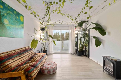 312-3252 Glasgow Ave  Saanich, BC V8X 1M2