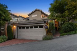 7-4771 Cordova Bay Rd Saanich, BC V8Y 2J7