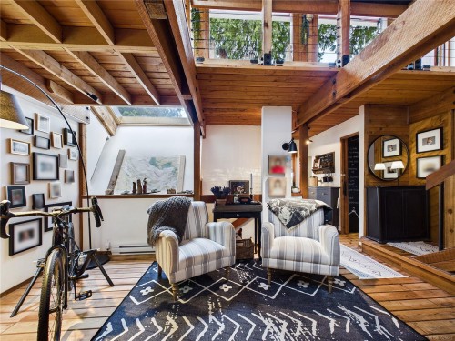 182 Devine Dr, Salt Spring, BC - Indoor