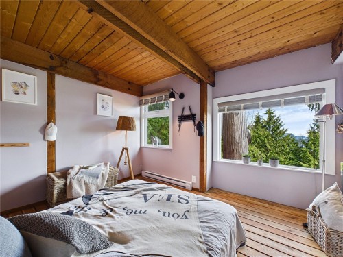 182 Devine Dr, Salt Spring, BC - Indoor Photo Showing Bedroom