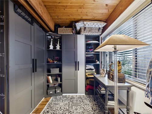 182 Devine Dr, Salt Spring, BC - Indoor