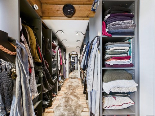 182 Devine Dr, Salt Spring, BC - Indoor With Storage