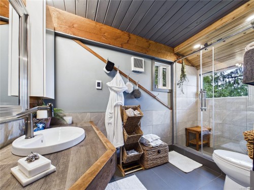 182 Devine Dr, Salt Spring, BC - Indoor Photo Showing Bathroom