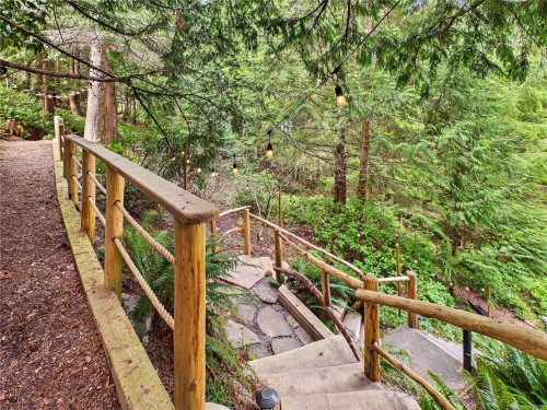 182 Devine Dr, Salt Spring, BC - Outdoor