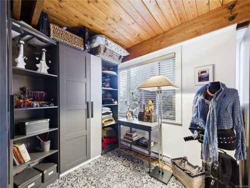 182 Devine Dr, Salt Spring, BC - Indoor