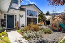 212 Cowichan Ave EASTLake Cowichan, BC V0R 2G0