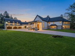 1708 Woodsend Dr Saanich, BC V9E 1H7