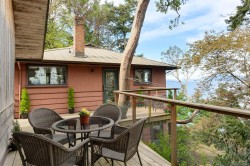 618 Lands End Rd North Saanich, BC V8L 5K9