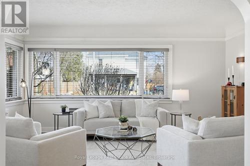 56 King Street, Halton Hills, ON - Indoor Photo Showing Living Room