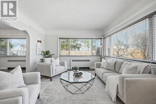 56 King Street, Halton Hills, ON - Indoor Photo Showing Living Room