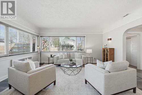 56 King Street, Halton Hills, ON - Indoor Photo Showing Living Room