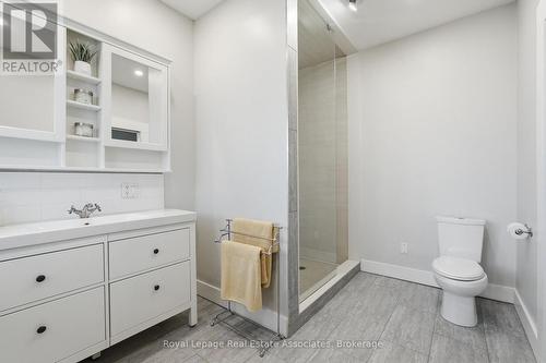 56 King Street, Halton Hills, ON - Indoor Photo Showing Bathroom