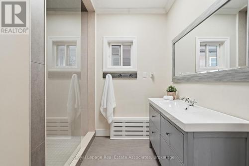 56 King Street, Halton Hills, ON - Indoor Photo Showing Bathroom