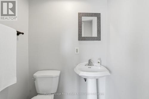 56 King Street, Halton Hills, ON - Indoor Photo Showing Bathroom