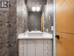 Main bath 1 - 