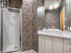 Main bath 2 - 