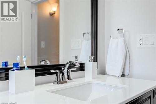 5 Albert Street E, Alliston, ON - Indoor Photo Showing Bathroom