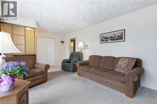 106 Shea Crescent, Kitchener, ON - Indoor Photo Showing Living Room
