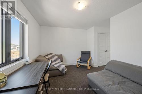 5 Hartland Circle, St. Thomas, ON - Indoor Photo Showing Bedroom