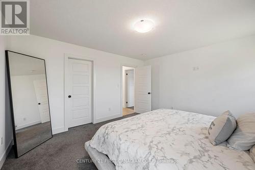 5 Hartland Circle, St. Thomas, ON - Indoor Photo Showing Bedroom