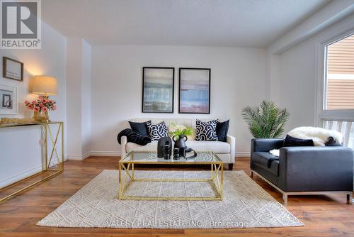24 Lampman Lane, Barrie, ON - Indoor Photo Showing Living Room