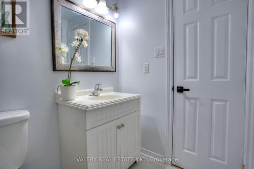 24 Lampman Lane, Barrie, ON - Indoor Photo Showing Bedroom