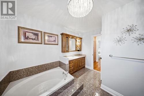 286 Winfield Terrace, Mississauga, ON - Indoor Photo Showing Bathroom