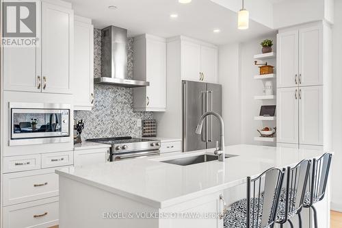 402 - 110 Cortile Private, Ottawa, ON - Indoor Photo Showing Kitchen With Upgraded Kitchen