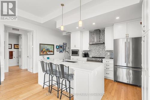 402 - 110 Cortile Private, Ottawa, ON - Indoor Photo Showing Kitchen With Upgraded Kitchen